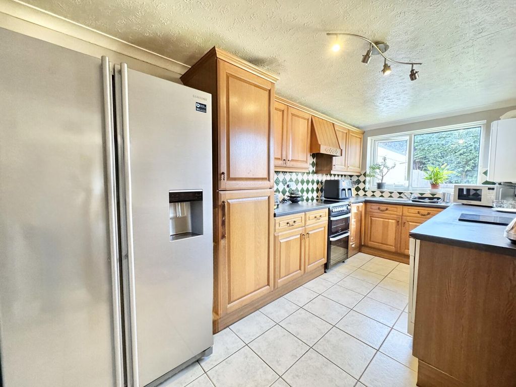 Property photo 3 of 14 Kitchen