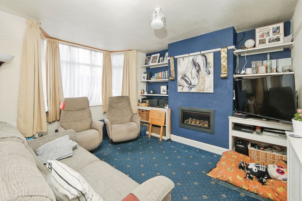 Property photo 2 of 17 Photo