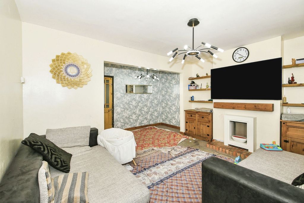 Property photo 2 of 17