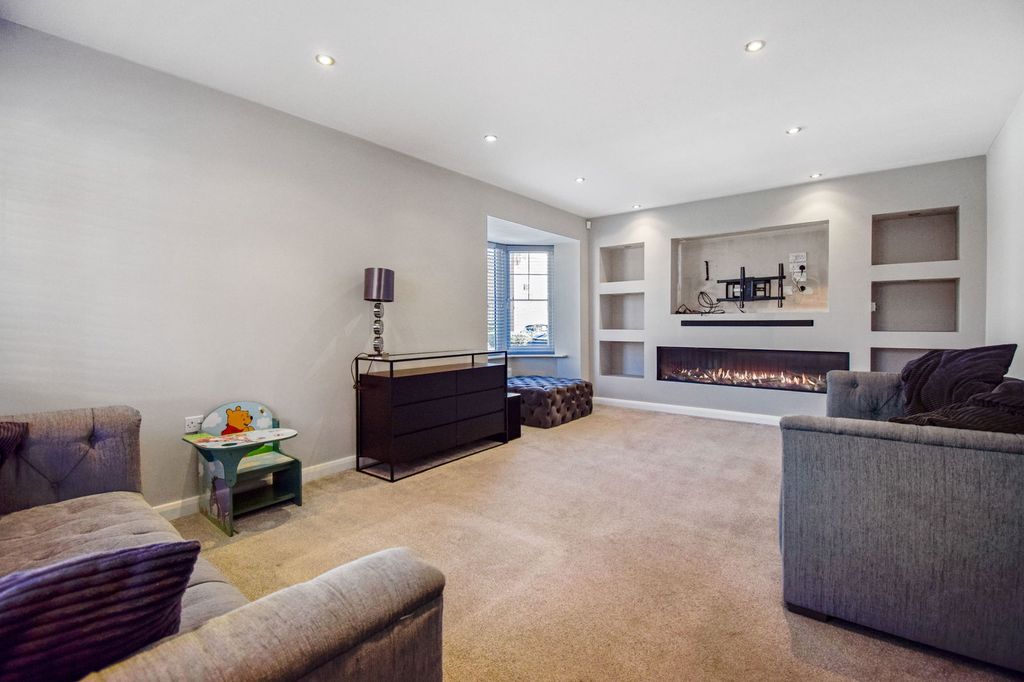 Property photo 3 of 22