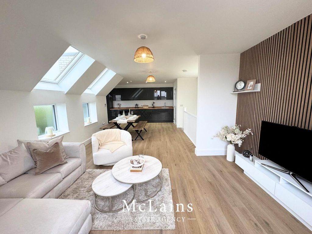 Property photo 1 of 10 Living Room