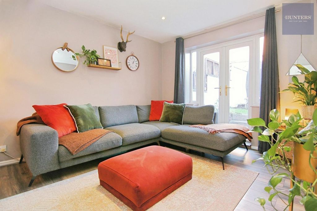 Property photo 2 of 22 Dining Room / Snug