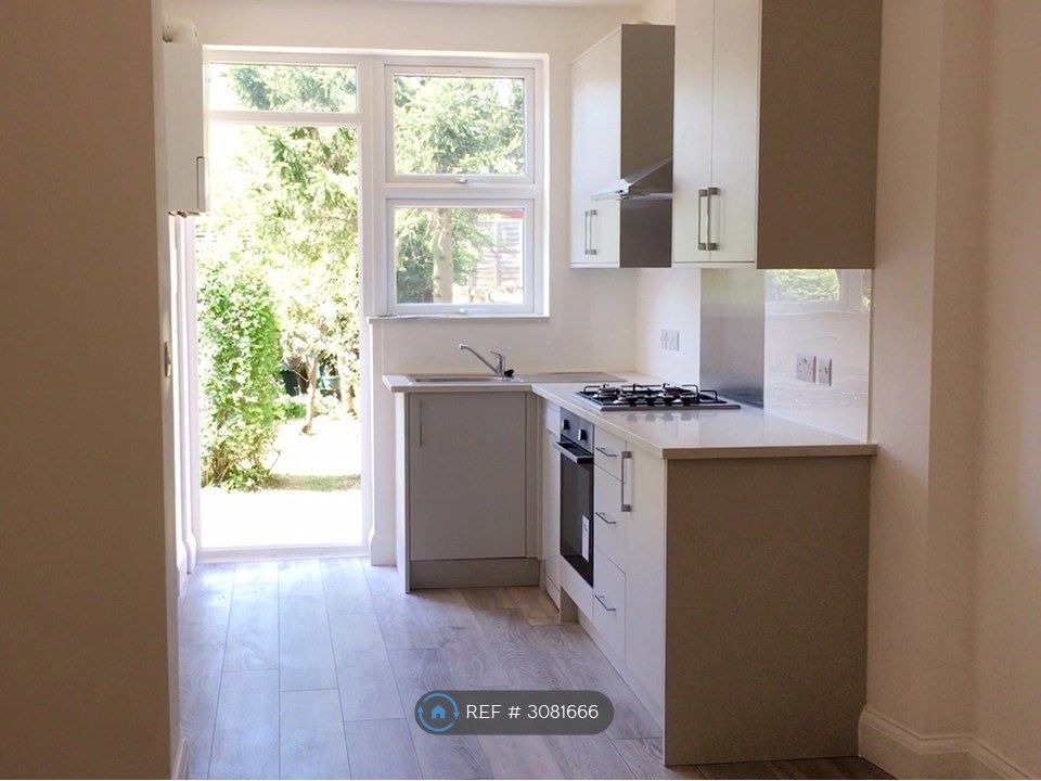 Property photo 1 of 10 Kitchen
