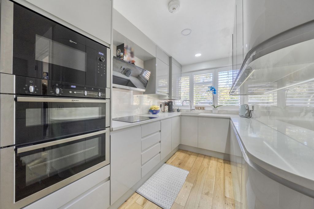 Property photo 3 of 20 Kitchen