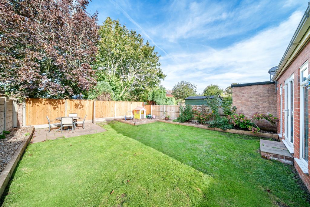 Property photo 2 of 19 Garden