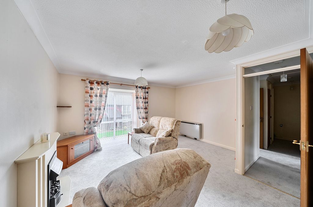 Property photo 3 of 13 1418637-13-69A1d0...