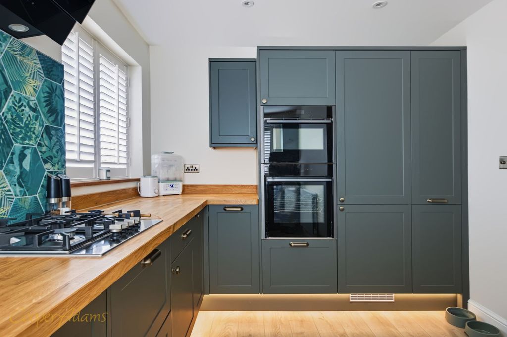 Property photo 3 of 12 Kitchen