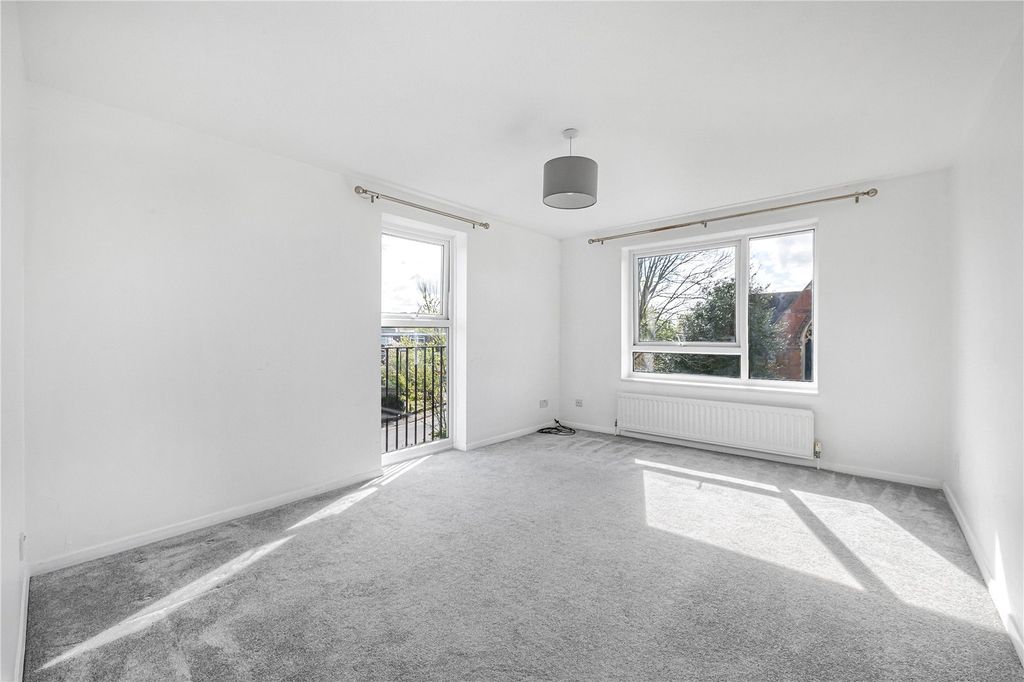 Property photo 2 of 11 Picture No. 15