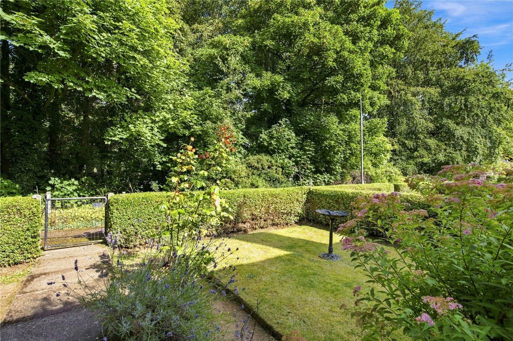 Property photo 2 of 12 Forthview Road