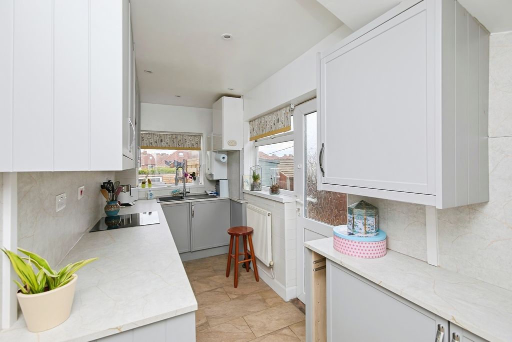Property photo 2 of 17 Kitchen