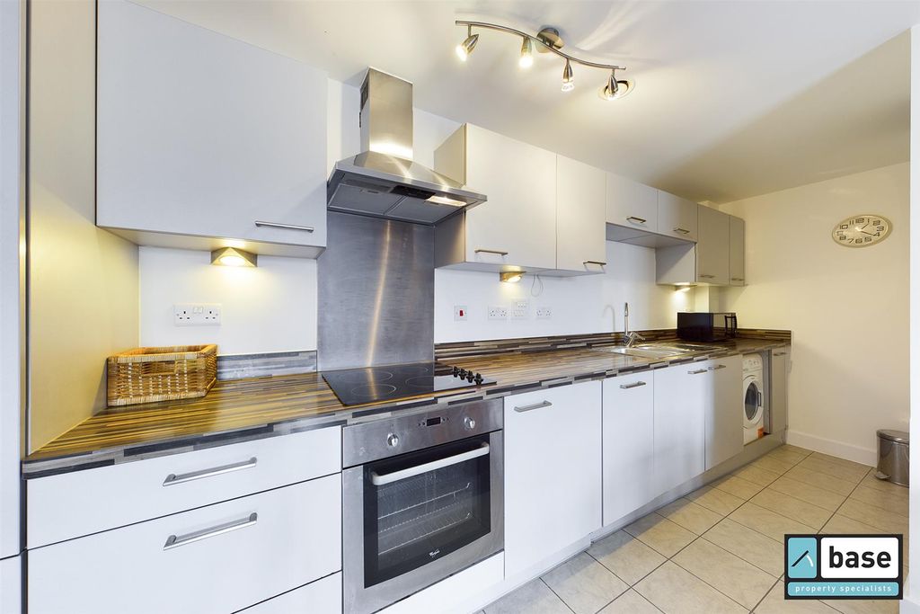 Property photo 3 of 14 Kitchen