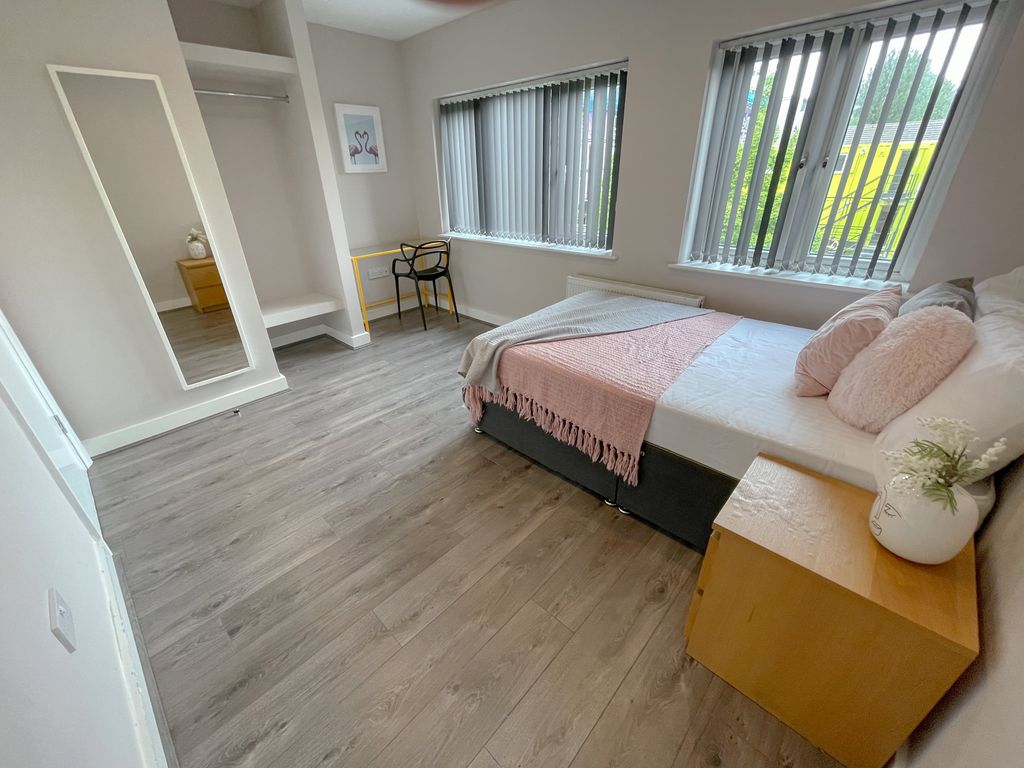 Property photo 3 of 12 7