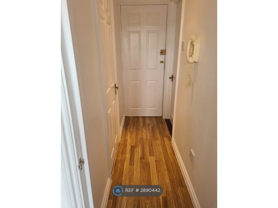 Property photo 2 of 13 Entrance Hall