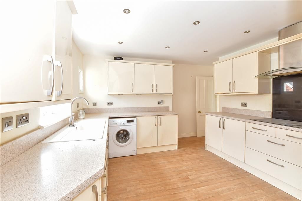 Property photo 2 of 16 Kitchen