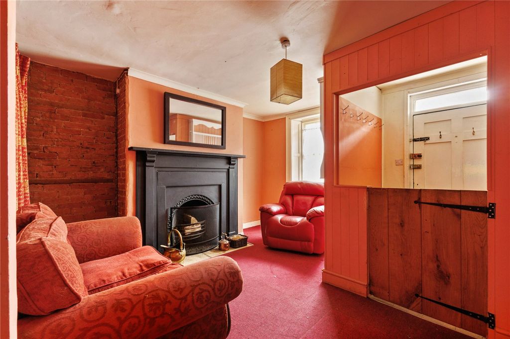 Property photo 3 of 15 Snug