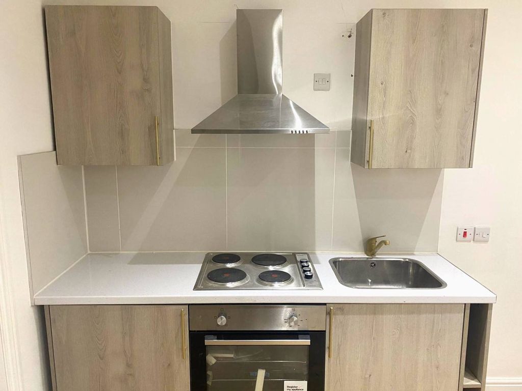 Property photo 1 of 18 Mitcham Road Tooting Broadway Sw17 9Pd
