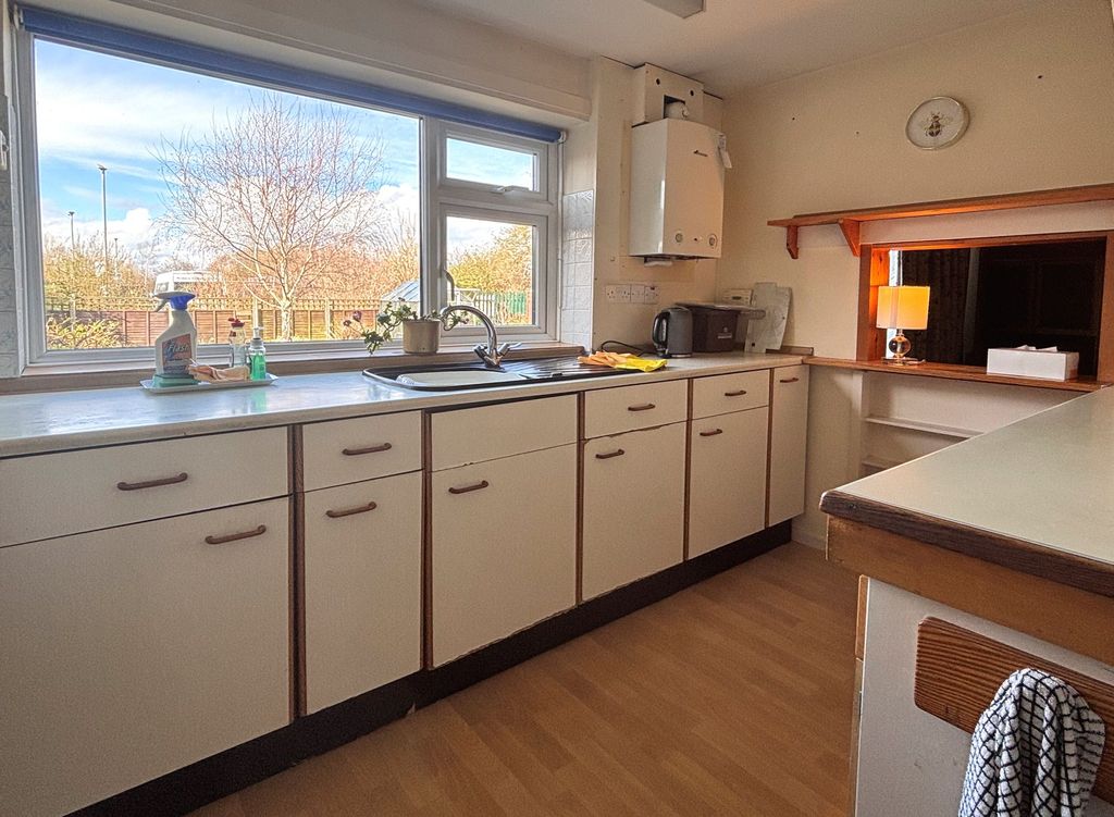 Property photo 3 of 12 Kitchen