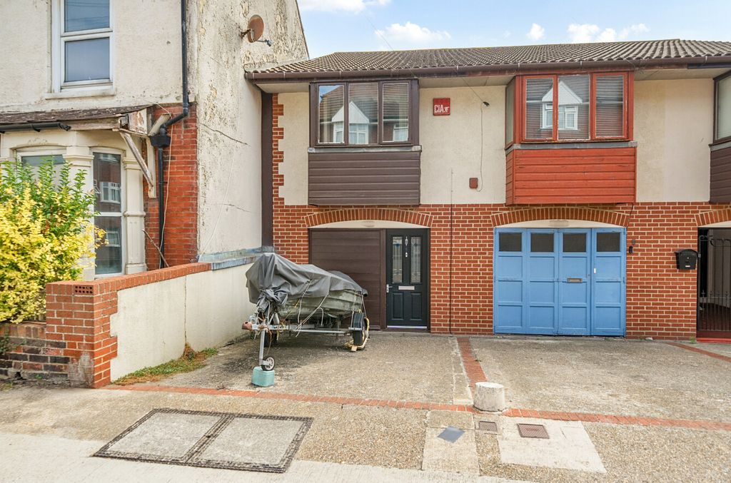 Property photo 1 of 8 18-1325010-18-687...