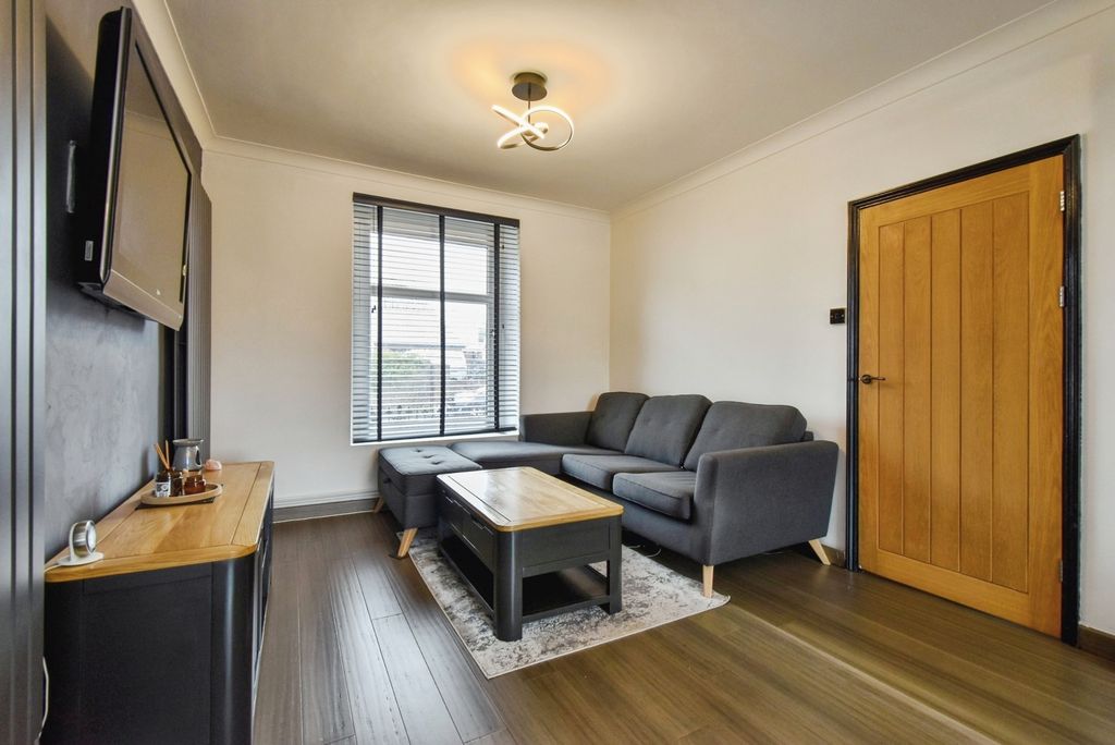 Property photo 3 of 23 Pbox-Img.Jpg