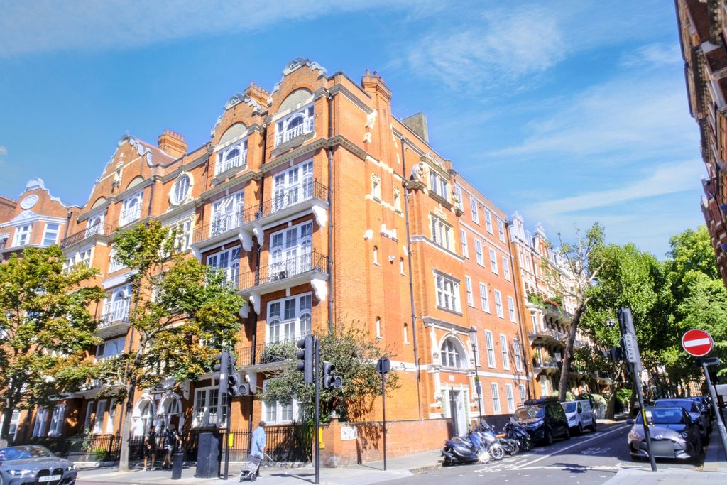 Property photo 1 of 9 Flat 8, 3 The Mansions, Bramham Gardens, London Sw5 9Bw