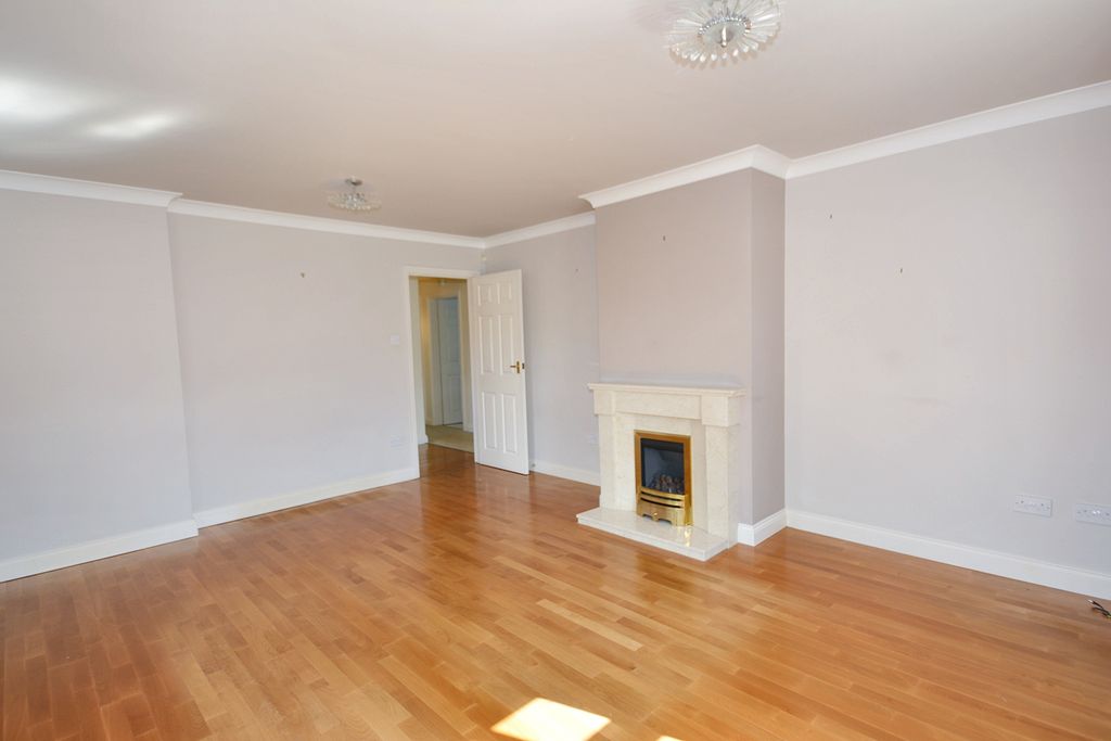 Property photo 3 of 9 Lounge 2 (1)