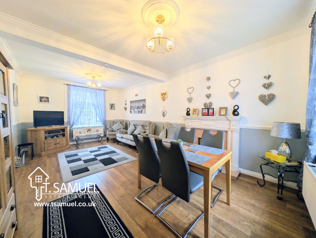 Property photo 3 of 25 Living Room