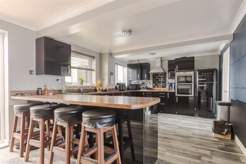 Property photo 2 of 18 Kitchen Diner