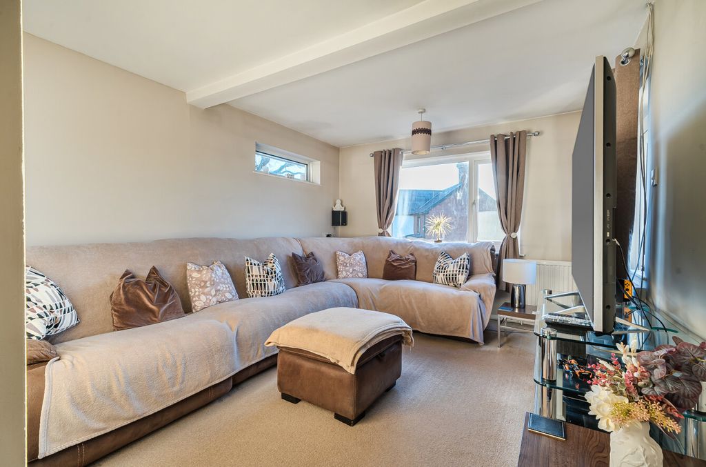 Property photo 3 of 25 3 - 1419704-11-699De9...