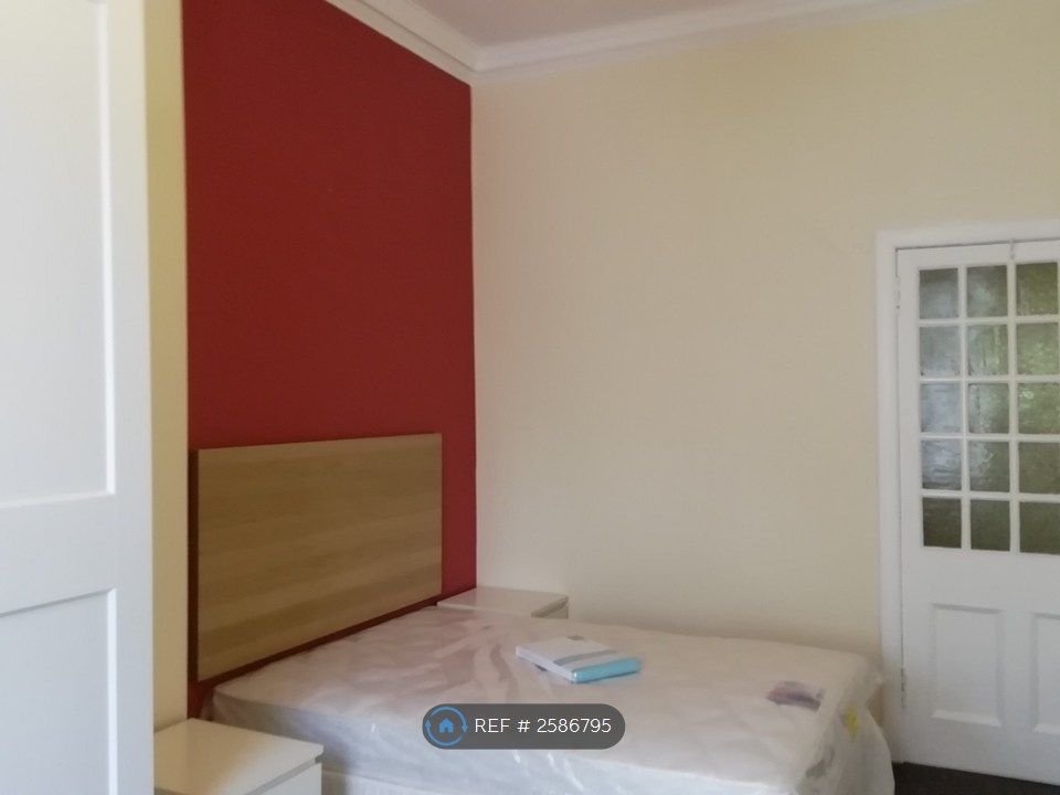 Property photo 2 of 11 Bedroom One Showing New Beds