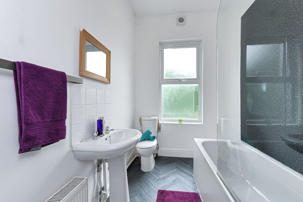 Property photo 3 of 6 Picture No. 19