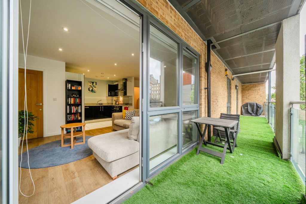 Property photo 2 of 21 4954975
