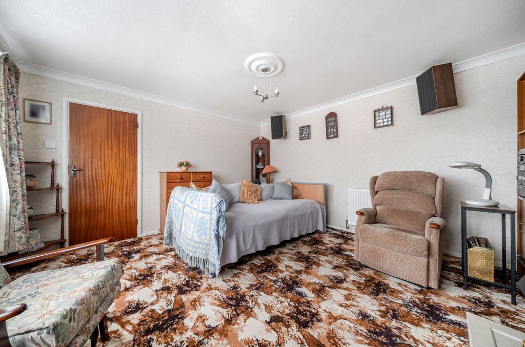 Property photo 2 of 14 1411349-11-698F59...