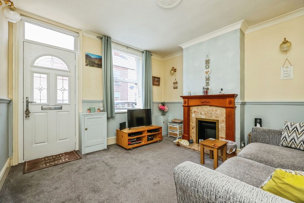 Property photo 2 of 15 Pbox-Img.Jpg