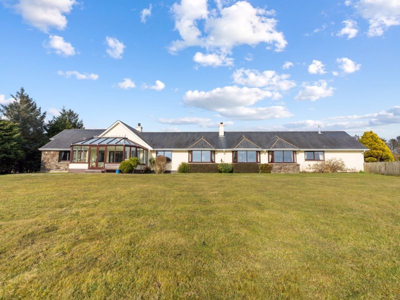 Property photo 2 of 33 Middlemede