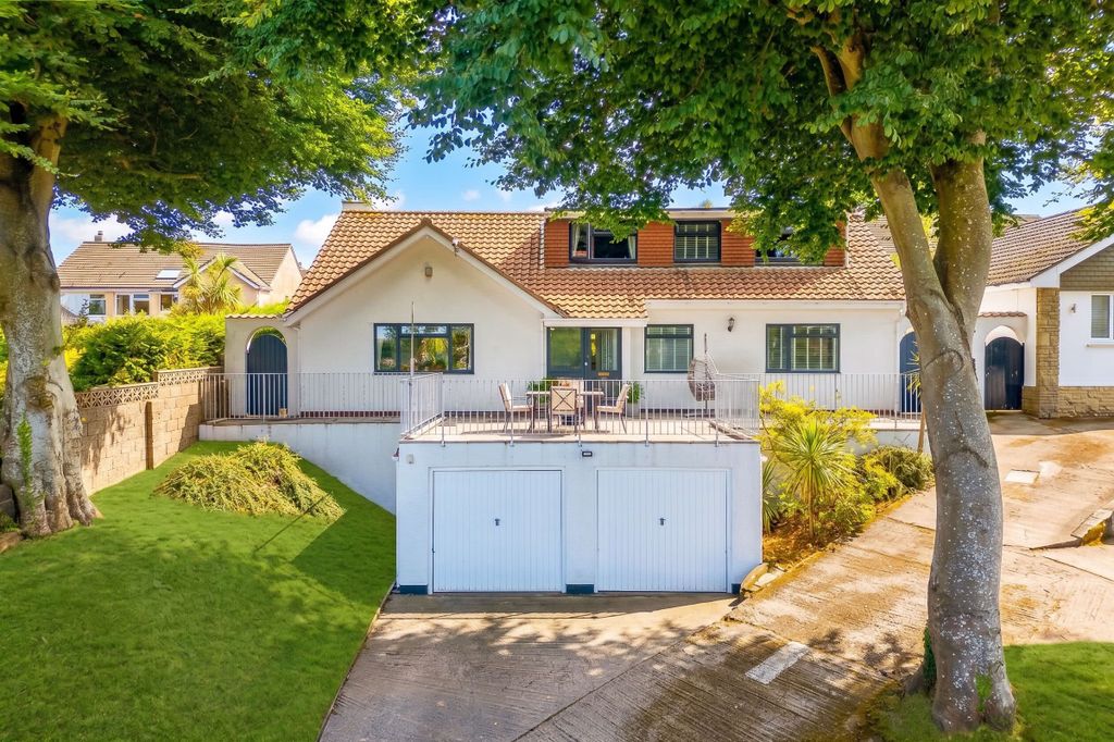 Property photo 1 of 28