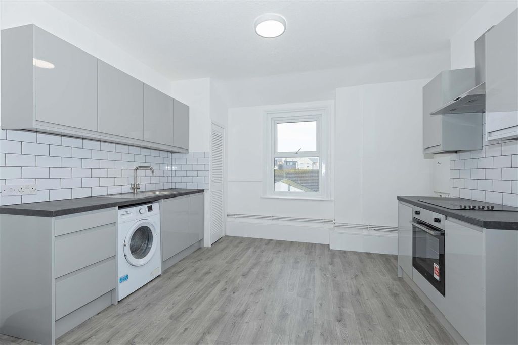 Property photo 1 of 10 West St_4.Jpg