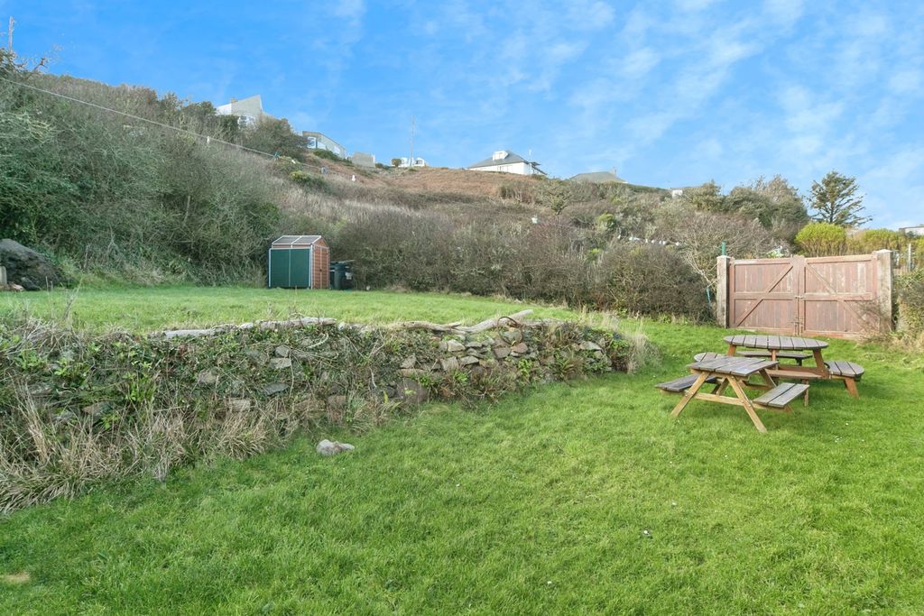 Property photo 3 of 16 Pbox-Img.Jpg