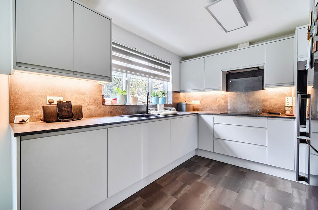 Property photo 3 of 21 1405537-10-6978Da...