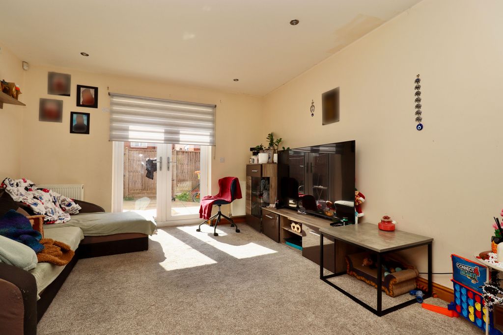 Property photo 2 of 8 1