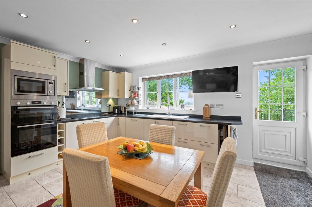 Property photo 3 of 49 Picture No. 22