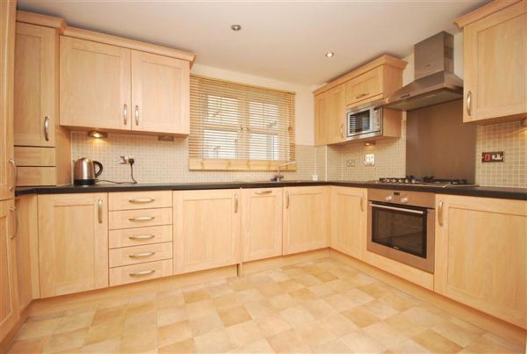 Property photo 3 of 12 Kitchen