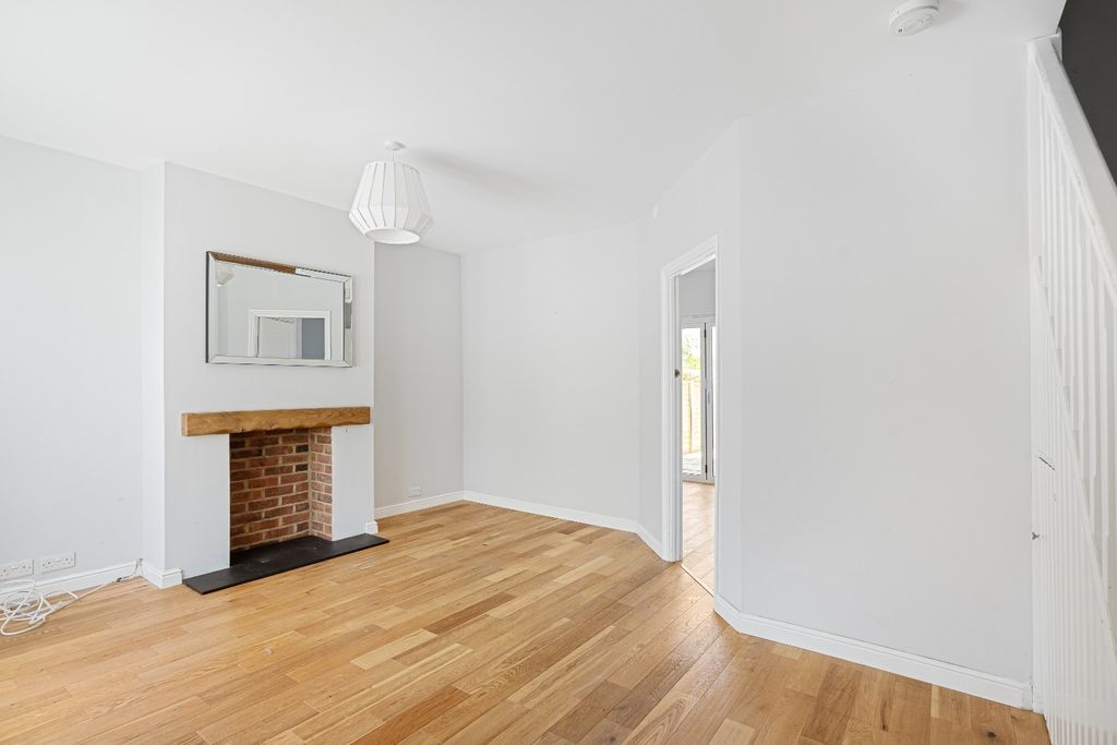 Property photo 2 of 18 4803182