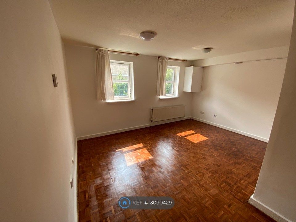 Property photo 2 of 26 Living Room