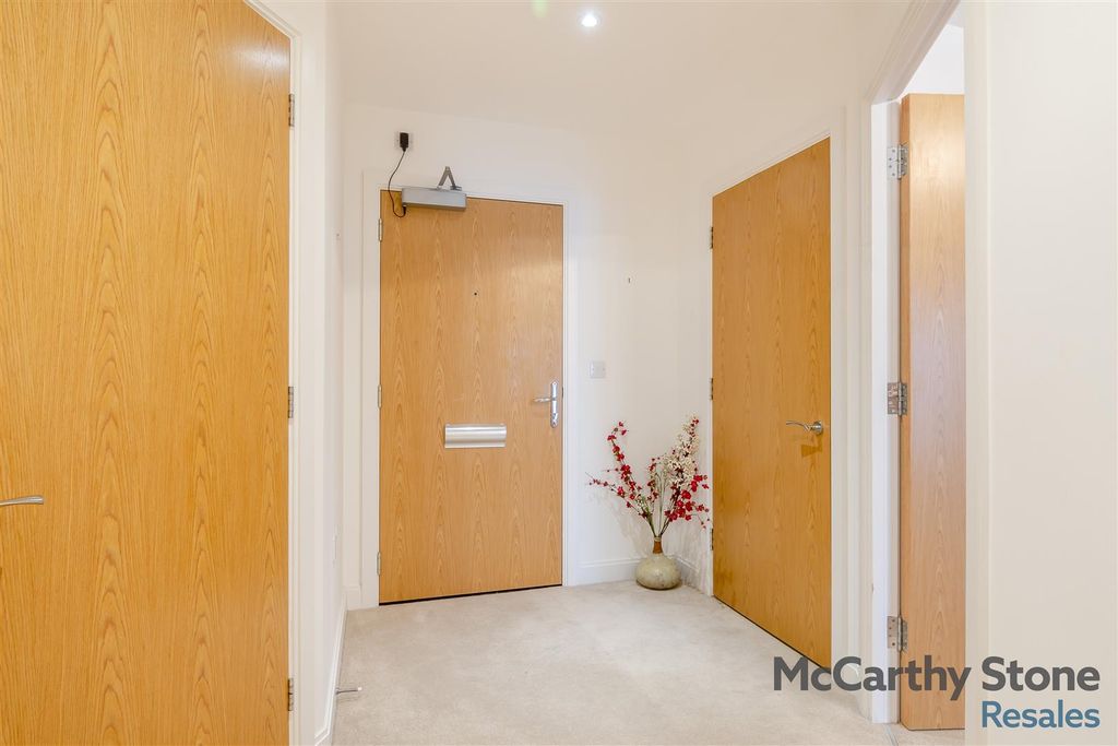 Property photo 2 of 29 8635811-Interior36.Jpg