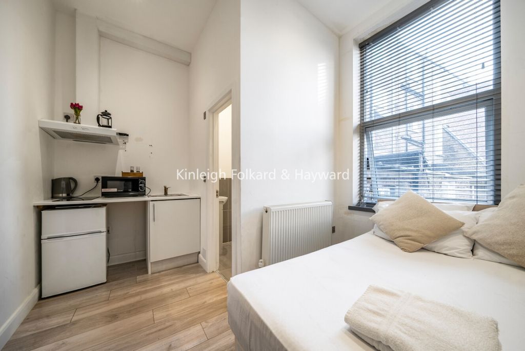 Property photo 3 of 7 Bedroom