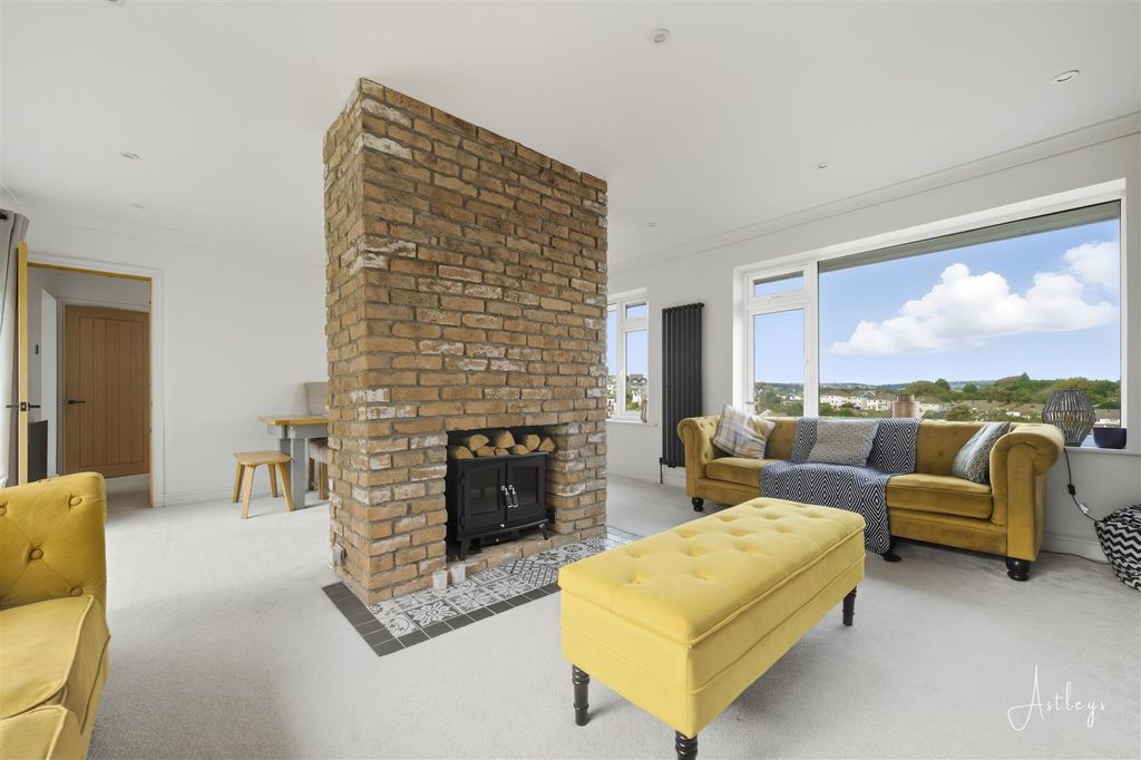 Property photo 2 of 37 Lounge/Dining Room