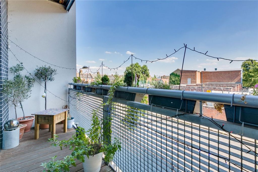 Property photo 3 of 6