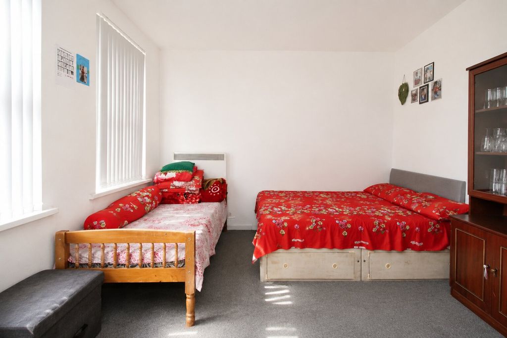 Property photo 1 of 4