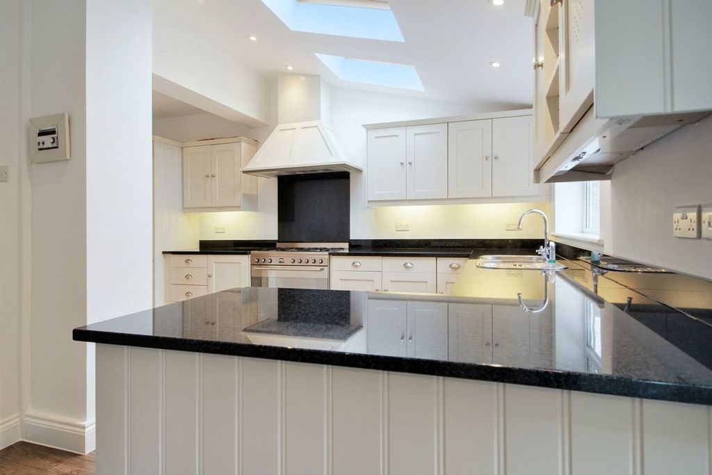 Property photo 3 of 14 Kitchen