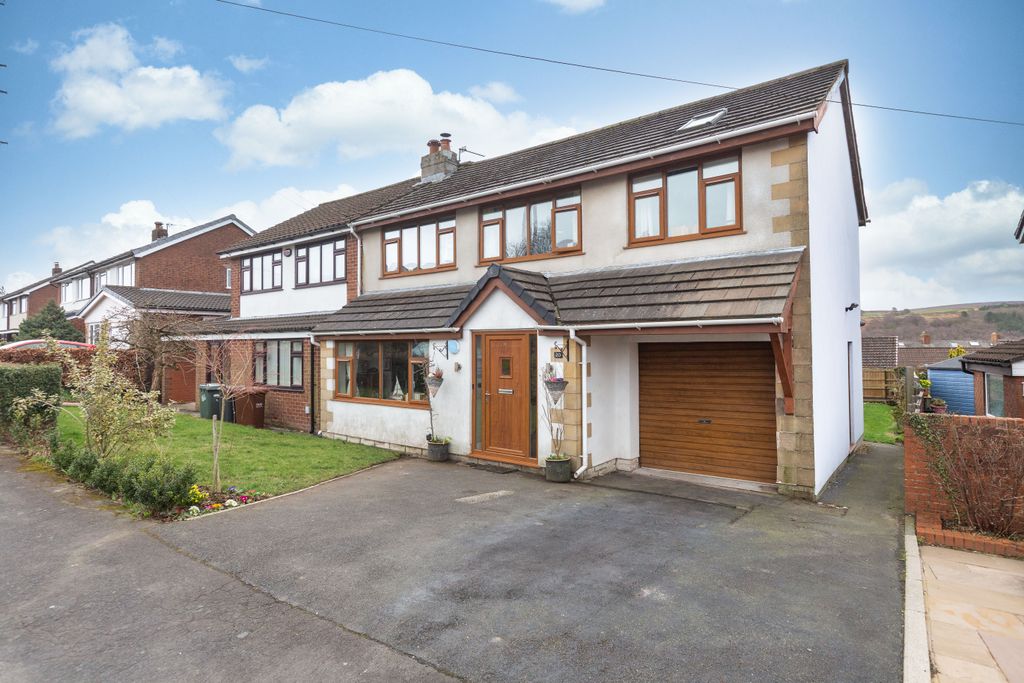 Property photo 1 of 23 20 Windsor Drive-23